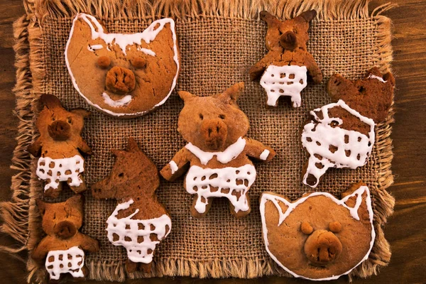 Domuzlar, şeklinde kurabiye yaptım Noel masa süslemeleri.