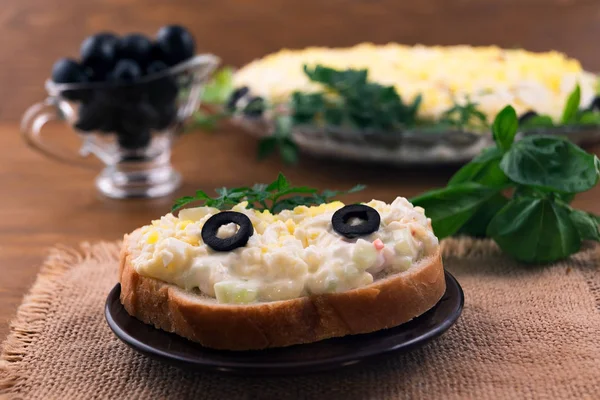 Toastbrot Mit Eiersalat Krabbenfleisch Käse Und Mayonnaise — Stockfoto