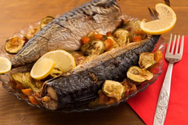 Başsız uskumru, Bütün kabak dilimleri ile pişmiş ve dilimlenmiş havuç.