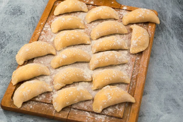 Gnocchi Fatti Mano Con Ripieno Posati Tagliere Cucina — Foto Stock