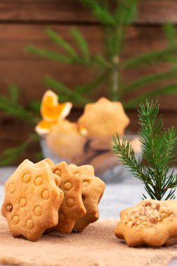 Yıldız, yılbaşı kartı, Noel dekorasyonu şeklinde şekilli kurabiye.