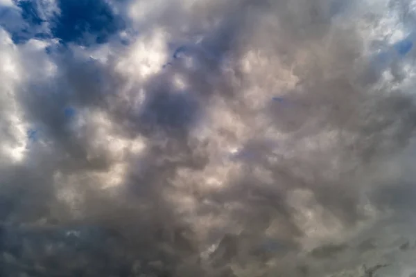 Céu Nas Nuvens Diante Uma Tempestade Nuvens Dramáticas — Fotografia de Stock