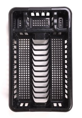 Kirli siyah çanak üzerinde izole beyaz raf