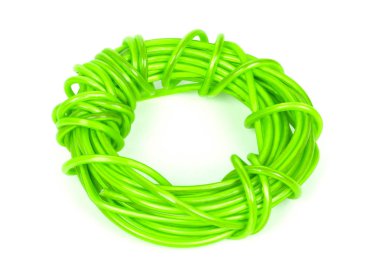 Giyim hattı, üzerinde beyaz izole haddelenmiş