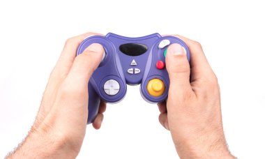 Kırpma yolu ile beyaz arkaplanda video oyunu denetleyici