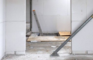 Şantiye inşaat - birinci kat merdiven - Hollanda altında ev