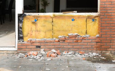 Bir tuğla duvar kırma - bir ev Remodeling