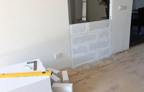 Construyendo Una Pequeña Pared Con Bloques Hormigón Ligeros Hazlo Mismo — Foto de Stock