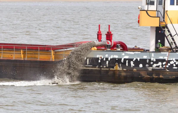 Barco Dragado Arena Alejándose Costa Para Bombear Arena Waddensea — Foto de Stock