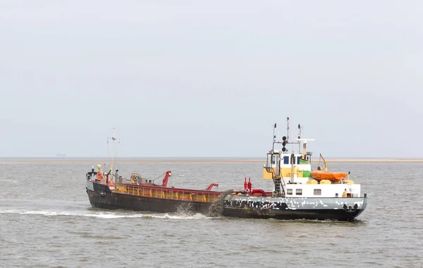 Sabbia Dragaggio Barca Allontanandosi Dalla Costa Pompare Sabbia Waddensea — Foto Stock