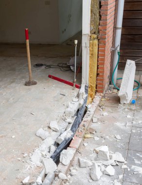 Bir duvar kaldırma ve bir cam kayar kapı - bir ev Remodeling yerleştirme