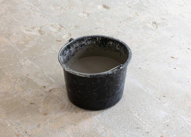 Kova - gri beton ve birinci sınıf karışık tadilatı