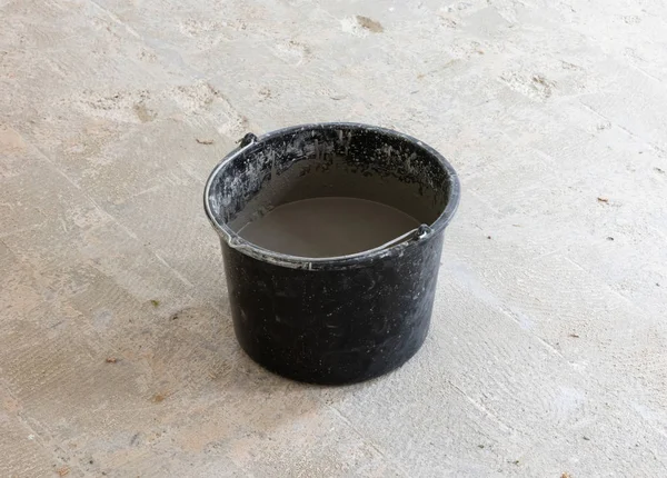 Kova - gri beton ve birinci sınıf karışık tadilatı