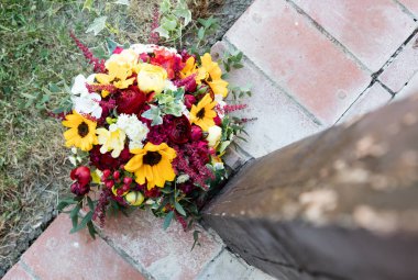 Düğün buketi Gelin, Romanya için bekliyor