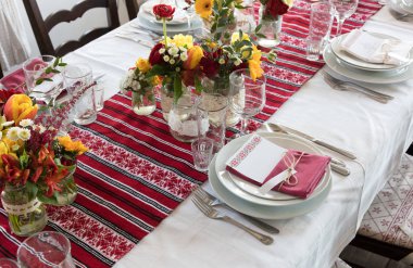 Boş bardak ve tabak, ayarlama, düğün Romanya