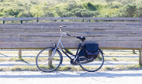 Stary Rower Zaparkowany Nieużywane Zapomnianych Holandia — Zdjęcie stockowe