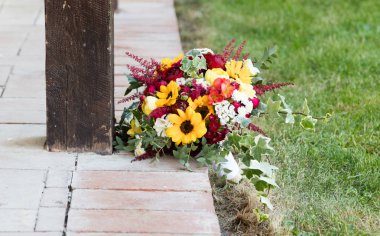 Düğün buketi Gelin, Romanya için bekliyor