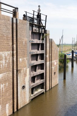 Çok eski bir Hollanda kilidi - Su seviyesi düzenleniyor
