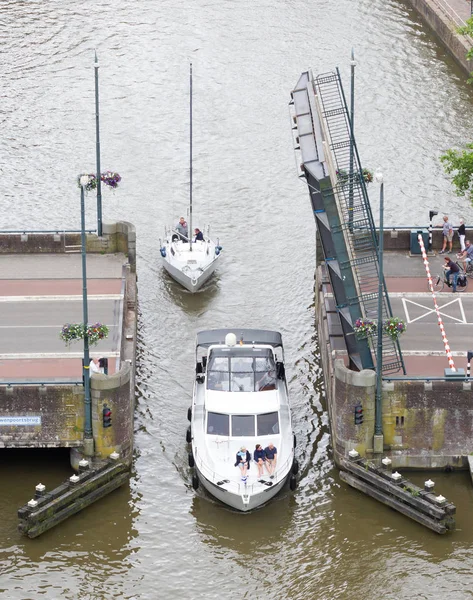 Leeuwarden Netherlands June 2018 Open Bridge Dutch Waterways Tourist Season — Stock Photo, Image