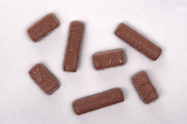 Белый Сахарный Фон Шоколадные Батончики Сахаре Концепция Нездорового Питания — стоковое фото