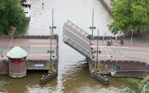 レーワールデン、オランダ、2018 年 6 月 10 日: du で橋を開く — ストック写真