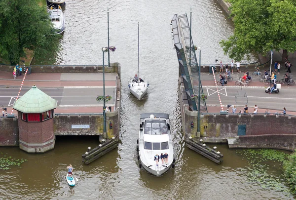 荷兰 leeuwarden, 2018年6月10日: 杜城的开放桥梁 — 图库照片