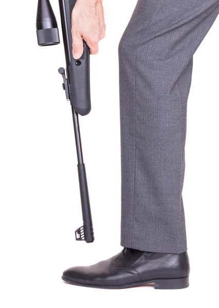 Empresário atirando-se no pé com uma espingarda — Fotografia de Stock