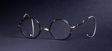 Yalıtılmış bağbozumu gözlük