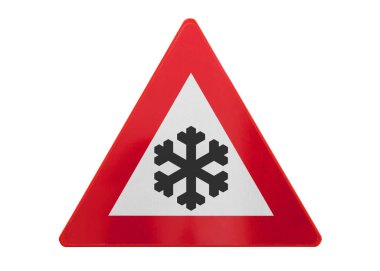 Trafik levhası izole edildi, kar beyazı izole edildi.