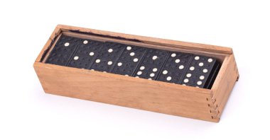 Beyaz arkaplanda izole edilmiş eski domino oyunu