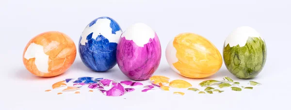 Geschilderde Eieren Pasen Geïsoleerd Een Witte Achtergrond — Stockfoto