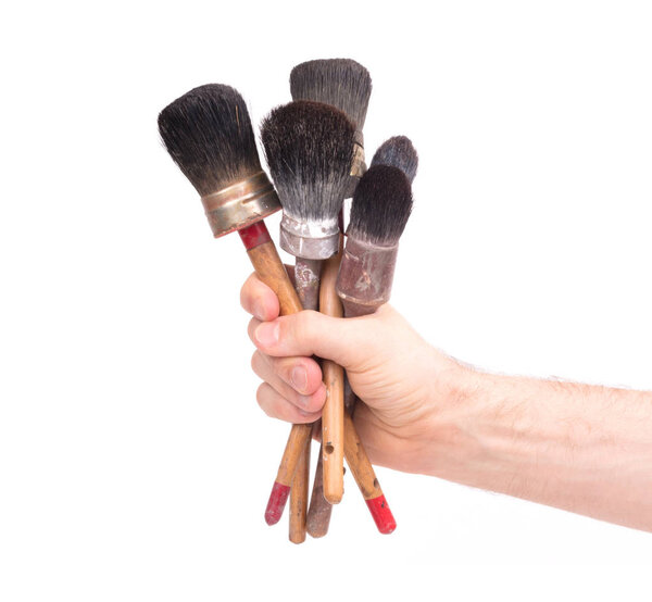 Старые кисти, изолированные на белом фоне