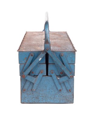 Beyaz arka planda izole edilmiş eski metal alet kutusu