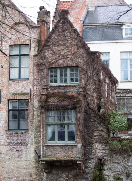 Antico edificio nella città di Brugge — Foto Stock