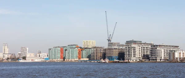 Ремонт промислової будівлі вздовж Темзи — стокове фото