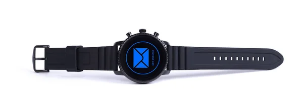 Reloj inteligente negro aislado, nuevo mensaje — Foto de Stock