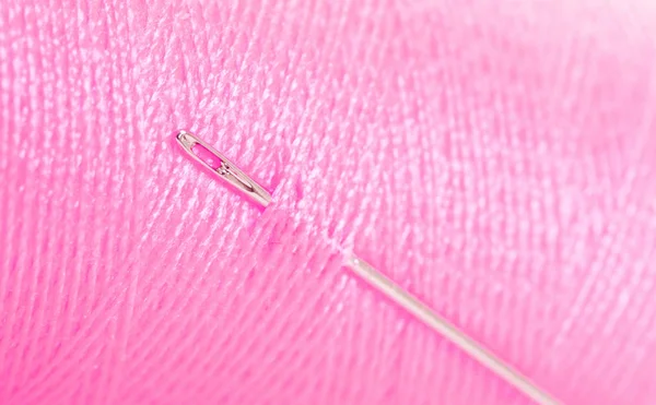 Amenaza rosa con aguja — Foto de Stock
