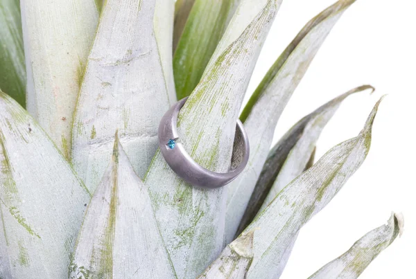 Wedding ring on a pineapple — Stock Photo, Image