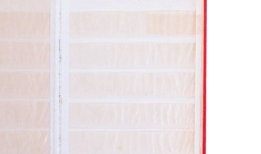 İzole posta pulları için kapalı eski kitap