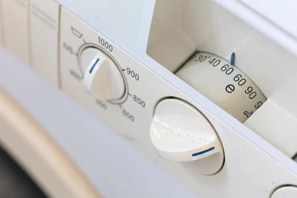 Eski kirli çamaşır makinesi — Stok fotoğraf