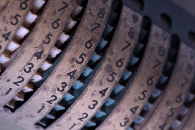 Vintage manuel ekleme makinesi izole, mavi