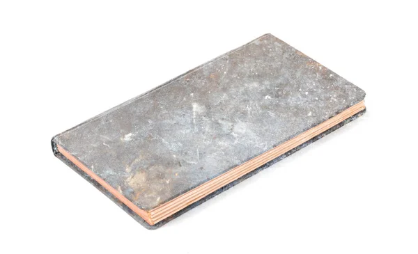 Gesloten oud metalen boek geïsoleerd — Stockfoto