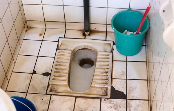 Dreckige Toilette im Madagaskar — Stockfoto