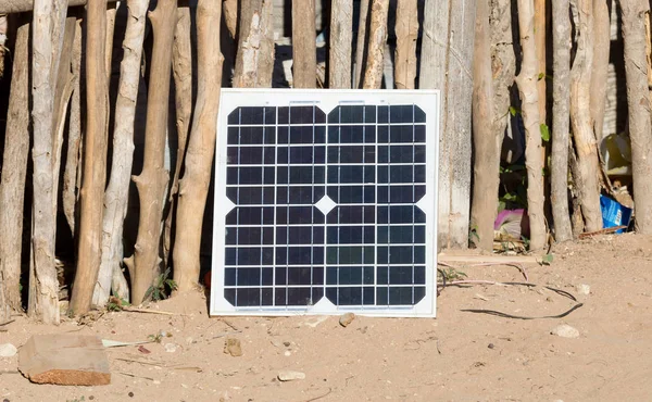 Μικρό ηλιακό πάνελ στη Μαδαγασκάρη — Φωτογραφία Αρχείου