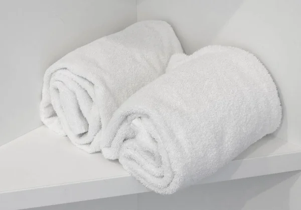 Πετσέτες στο μπάνιο του ξενοδοχείου — Φωτογραφία Αρχείου