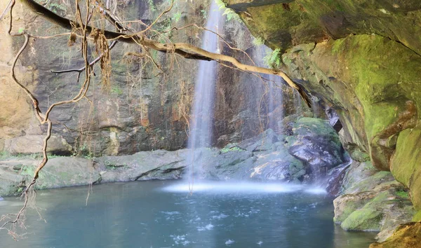 Piscina nera, piscina naturale nel parco nazionale di Isalo — Foto Stock