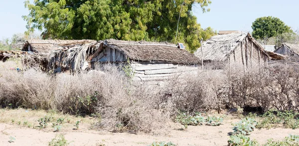 Tipico villaggio malgascio - Capanna africana — Foto Stock