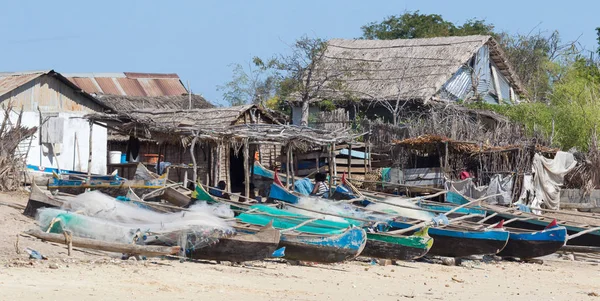 Barcos de pesca na praia — Fotografia de Stock