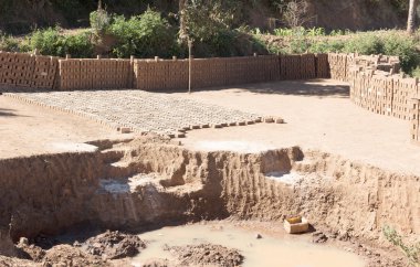 Madagaskar'da kerpiç fabrikası