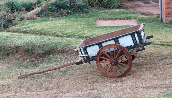 Carrinho de madeira em Madagáscar — Fotografia de Stock